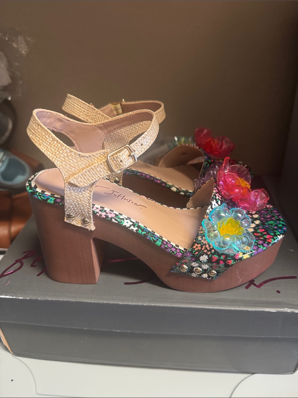 NIB Betsy Johnson Elayne Black  Multi Embellished Sz 6.5 light weight. - Picture 2 of 7